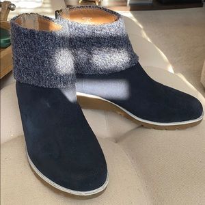 Blue zip ankle boots.